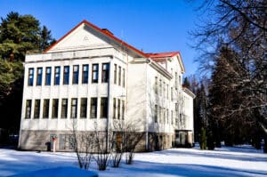 Majoittumiseen tarkoitetut huoneet sijaitsevat tässä talossa.
